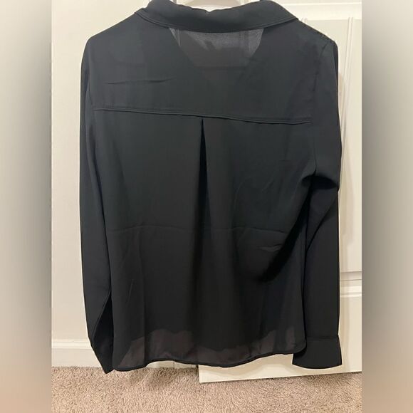 EXPRESS Women’s Portofino Shirt – Relaxed Fit Lightweight Crepe Button-Up - Picture 8 of 11